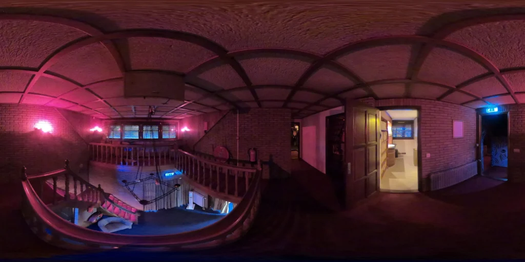 Parenclub Mystique Overloop naar speelruimtes - Virtuele rondleiding 360 graden